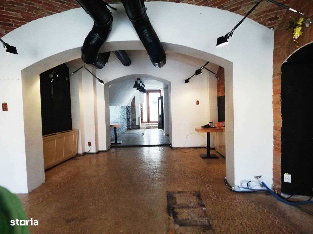 Spatiu comercial + 2 apartamente de vanzare in Piata Mica, Sibiu-0