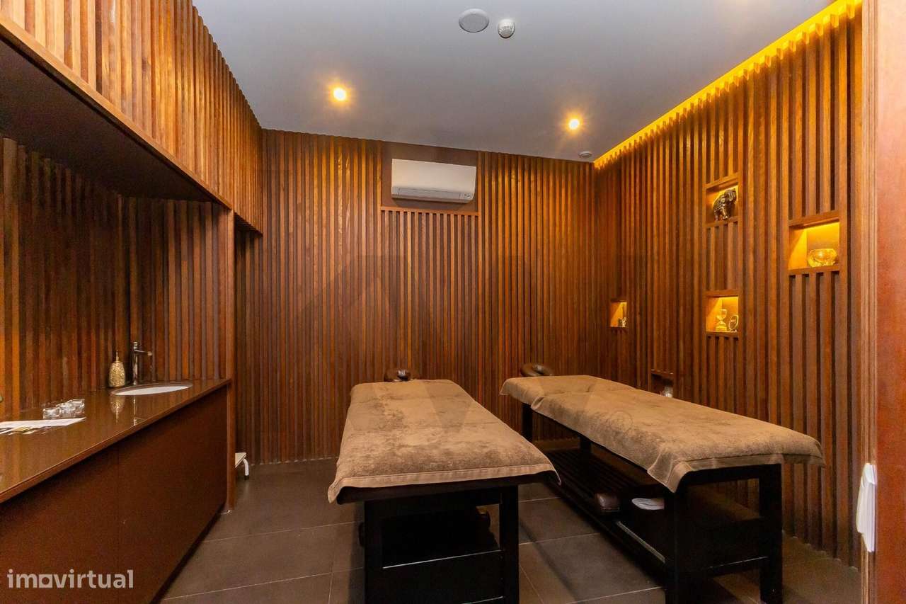 LOJA Premium em Gaia: Clínica/Escritório "Chave na Mão" ao Lado da Lin-23