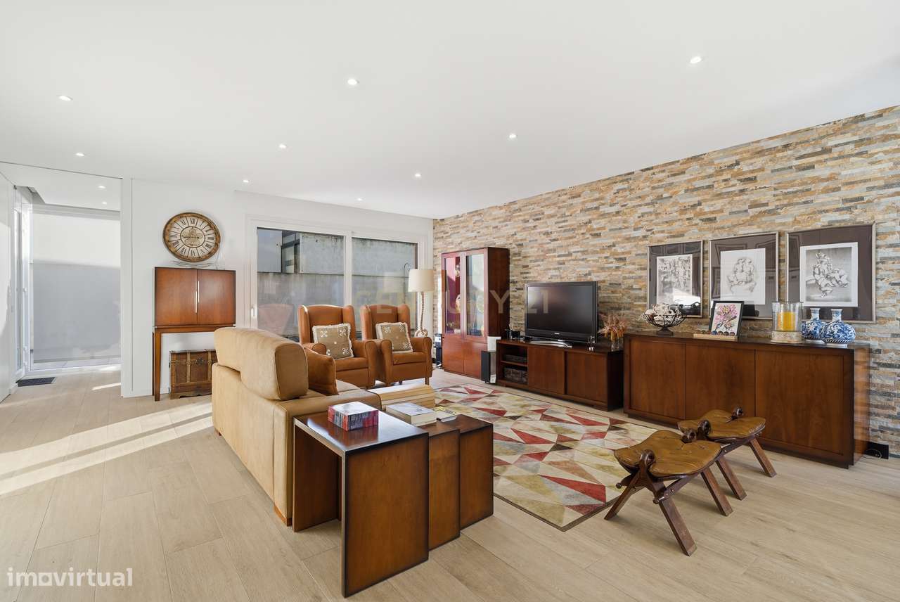 Moradia T4 contemporânea entre o mar e a serra - Grande imagem: 5/44