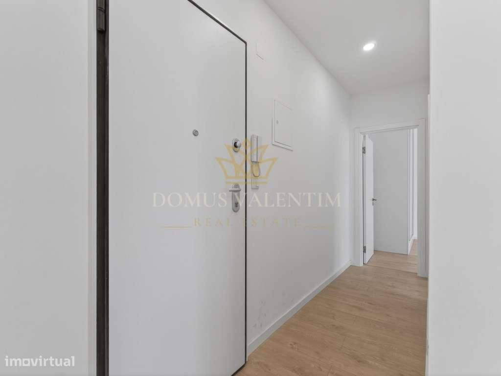 T2 Totalmente Remodelado em Almada - Conforto e Modernidade-5