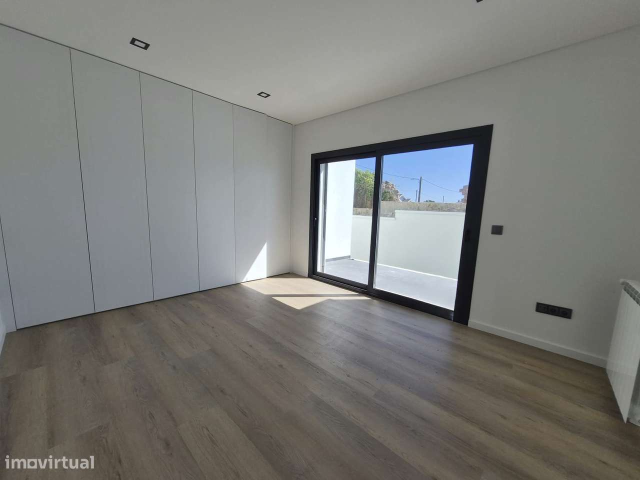Moradia T3, térrea, geminada c/garagem e logradouros,  Fração: "A"-12