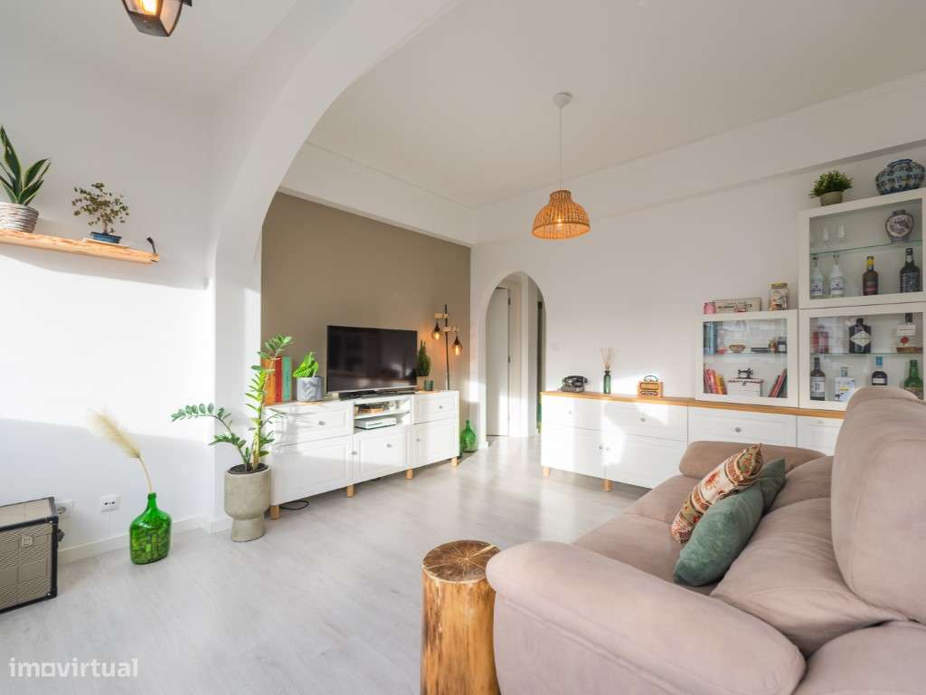 T2 Remodelado Centro de Linda-a-Velha-11