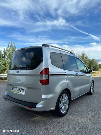 Ford Tourneo Courier 1.5 TDCi Titanium - 4