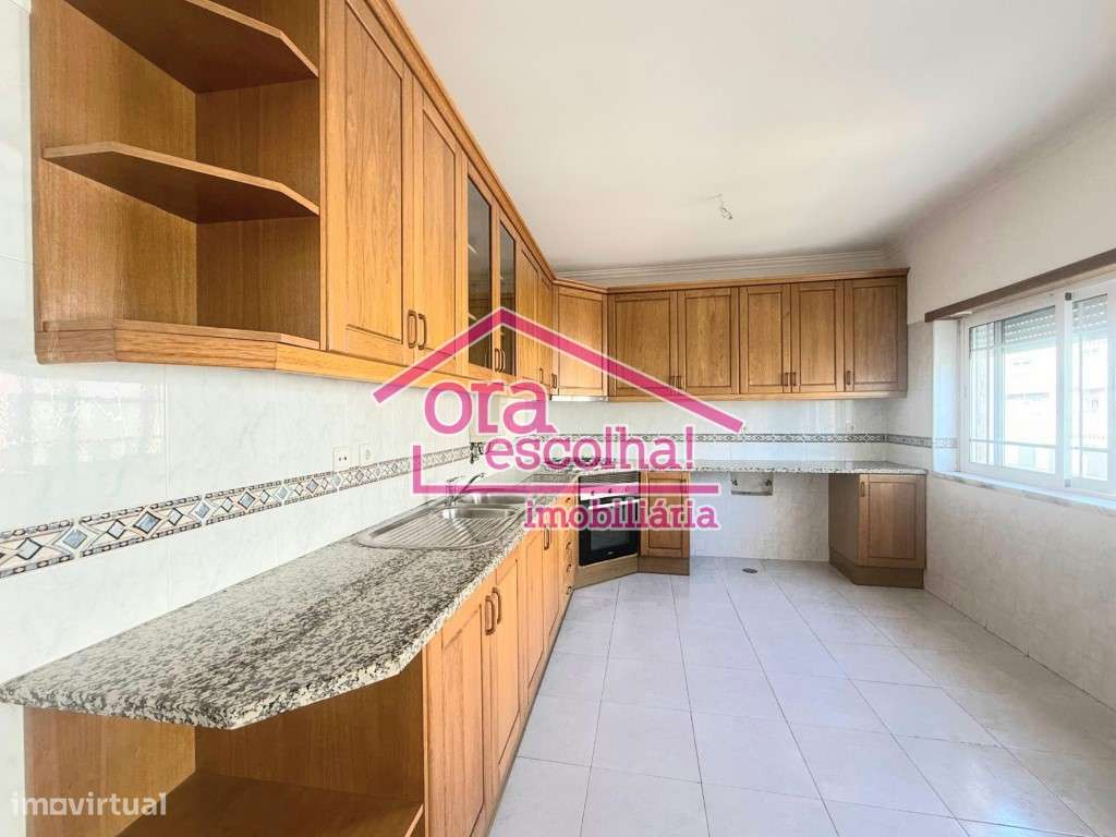 Apartamento T2 com Suíte, PARQUEAMENTO e ARRECADAÇÃO na QUINTA DA F... - Grande imagem: 3/20