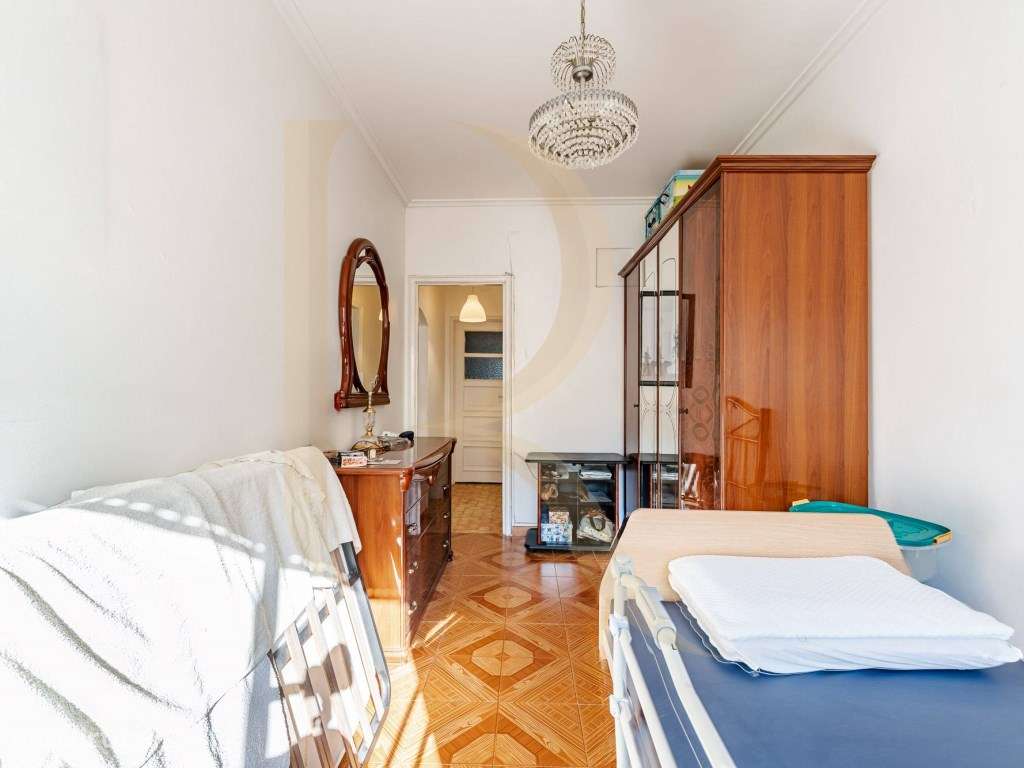 Apartamento T2 com quintal e elevador em Ajuda - Lisboa-17