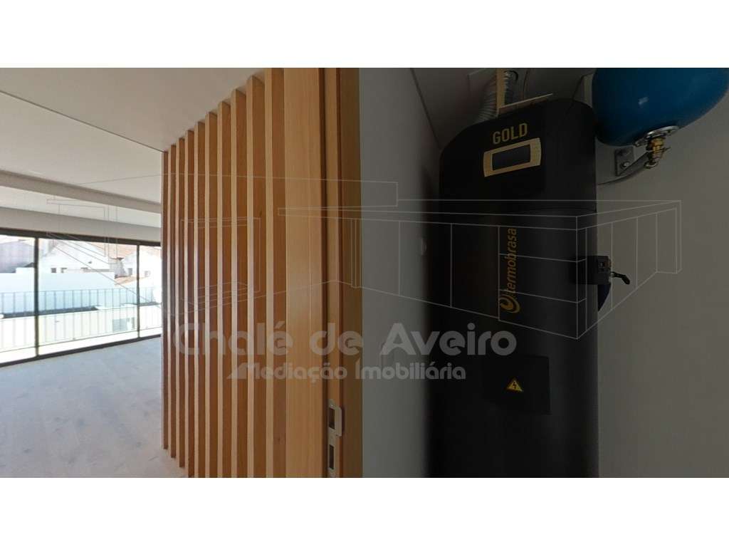 Apartamento T2 centro de Aveiro com arrumo e lugar de estacionament... - Grande imagem: 2/11