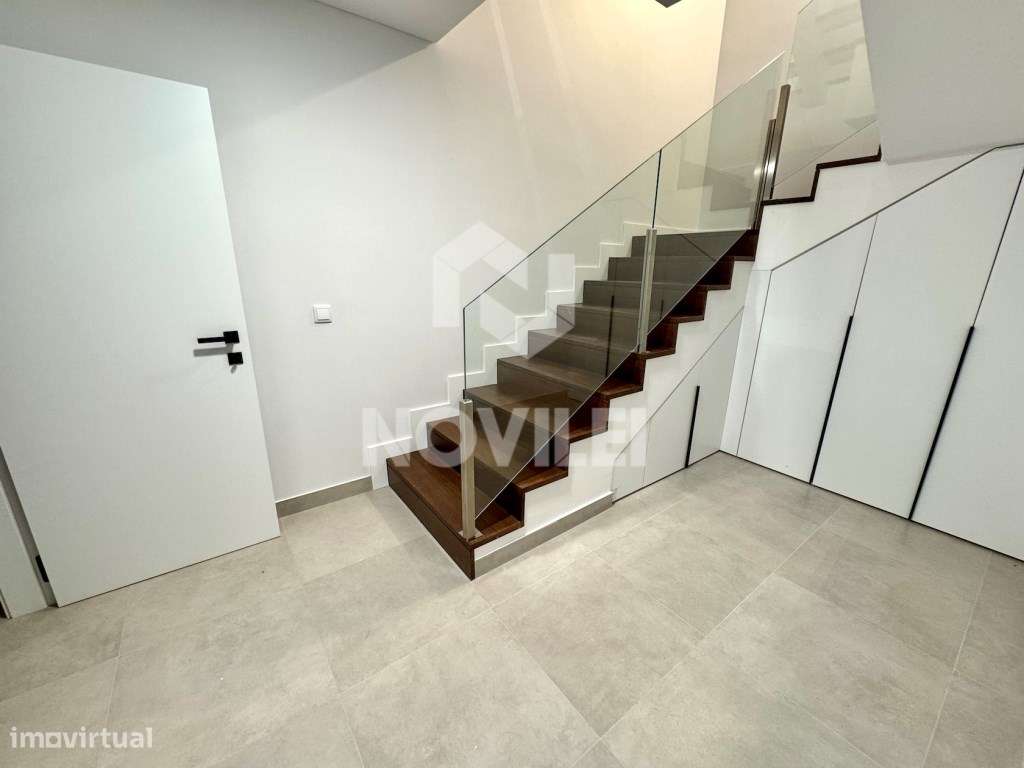Moradia T3 em condomínio Fechado no centro de Leiria.-30