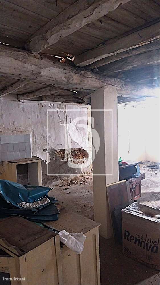 Moradia para Restaurar T4 Venda em Torres Novas (São Pedro), Lapas e R-10