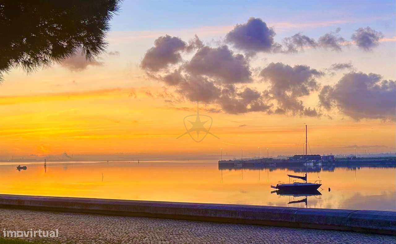 Prédio histórico na emblemática cidade do Montijo para reabilitar-13