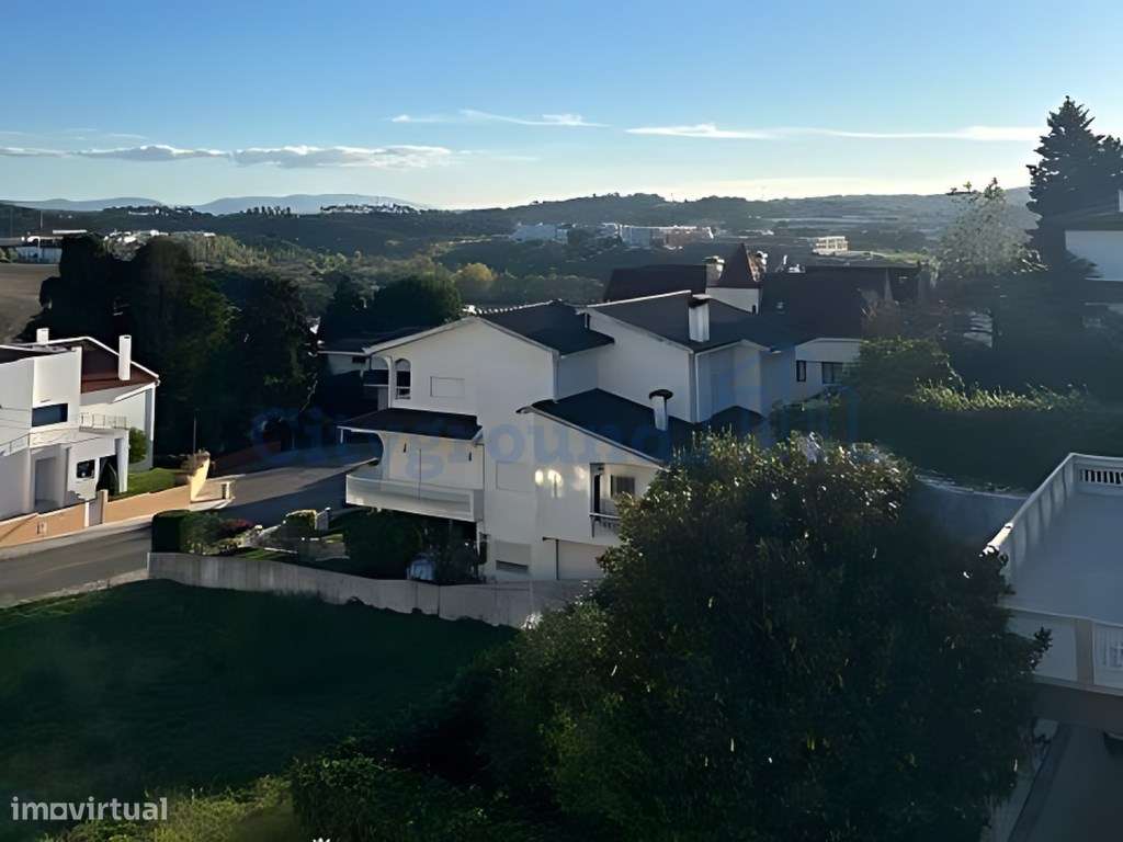 Duplex T3 com Varandas, Terraço e Vista Desafogada para o Castelo d...-33