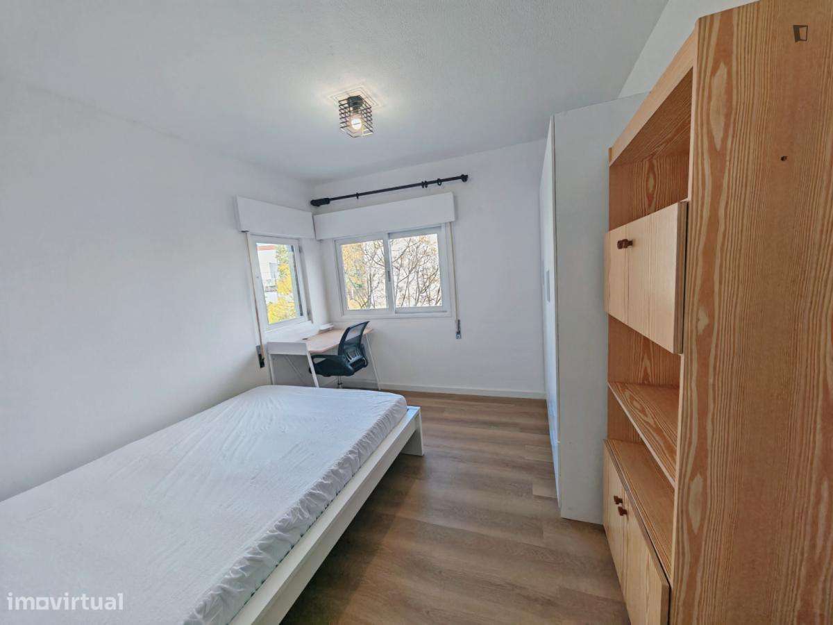 Quarto - localizado em Sé de Braga e São Lázaro Braga - Grande imagem: 2/10