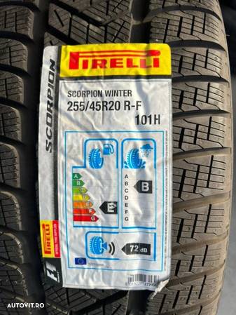 vând 2 anvelope 255/45/20 Pirelli de iarnă cu runflat noi - 2