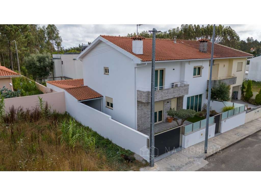 Moradia geminada T3 em São João de Ver - Áreas diferenciadas-34