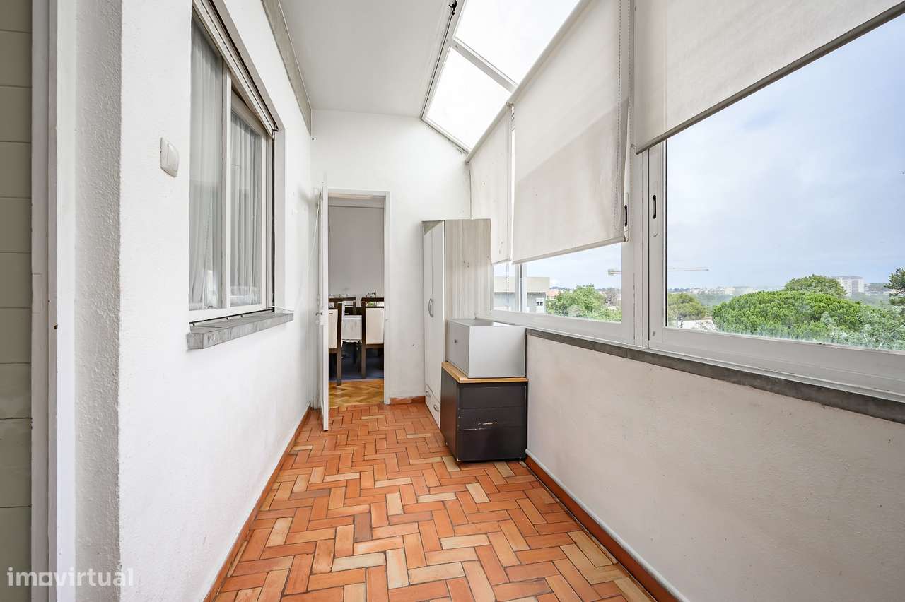 T3 na Praça da Carreira | 4º Andar | São João do Estoril | Para Renova-9
