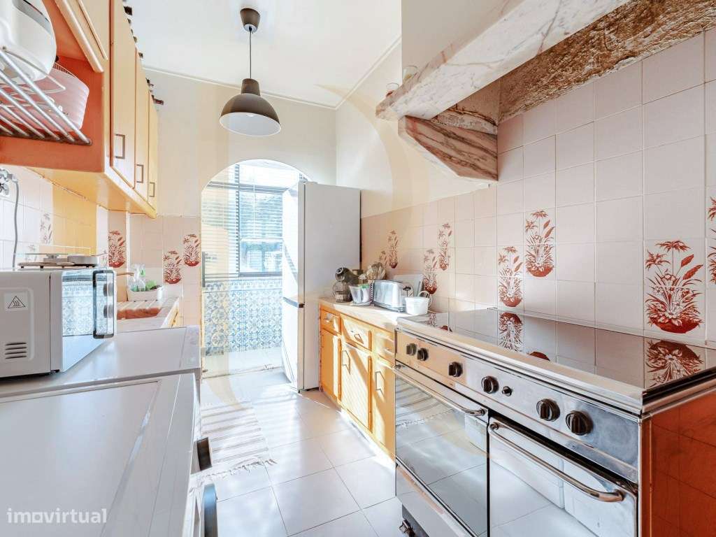 Apartamento T2 com quintal e elevador em Ajuda - Lisboa-3