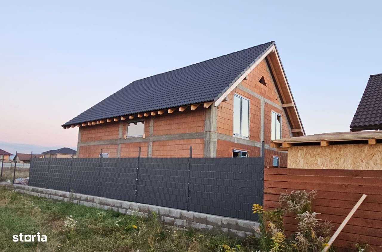 Vand casa la rosu intabulata cu utilitati - Imagine principală: 5/9