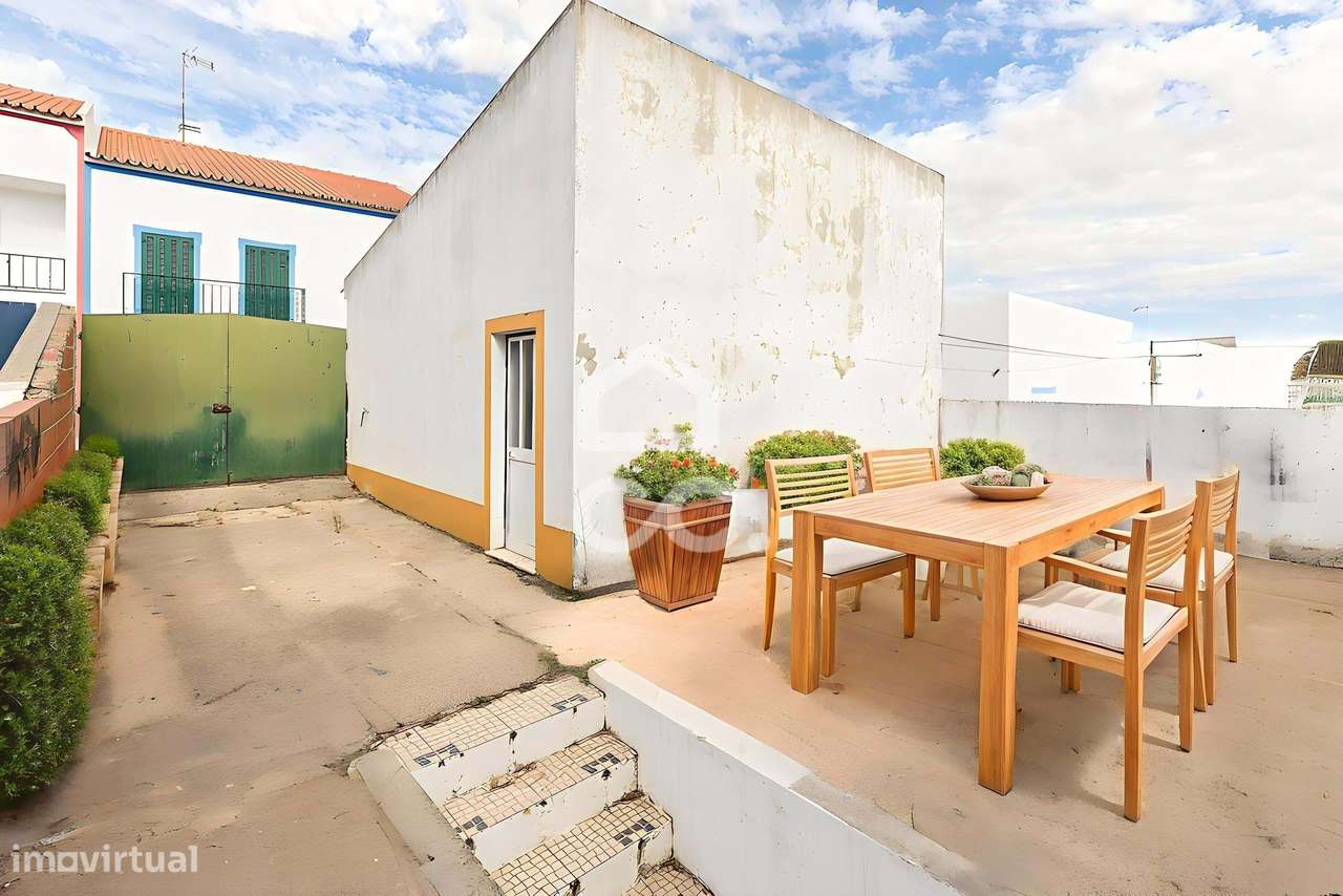 Moradia Unifamiliar T6 c/ Quintal e Garagem | Alcáçovas - Grande imagem: 4/47