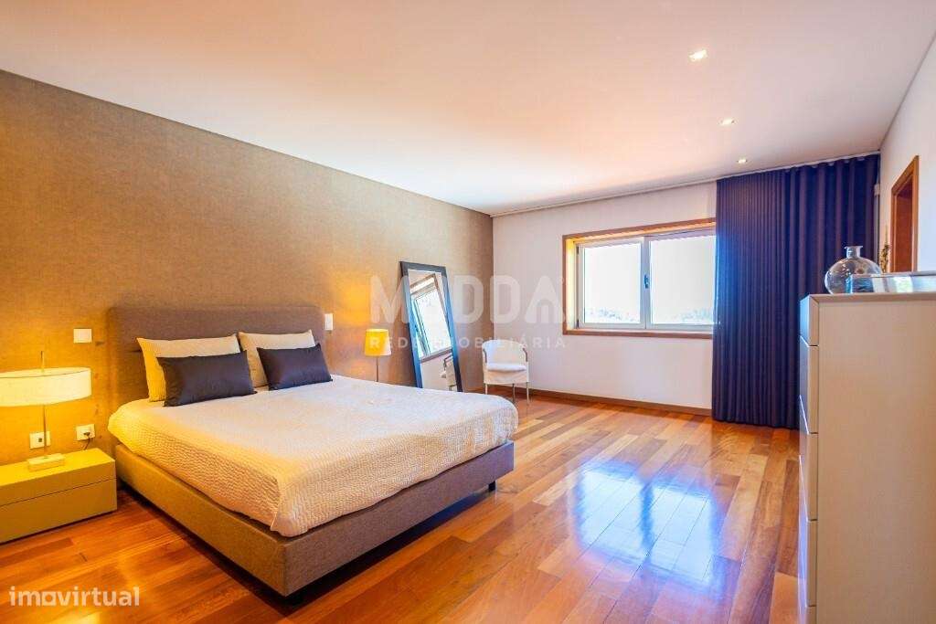 Excelente moradia geminada T4 em Santa Maria da Feira-18