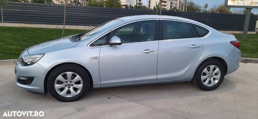 Opel Astra - 2