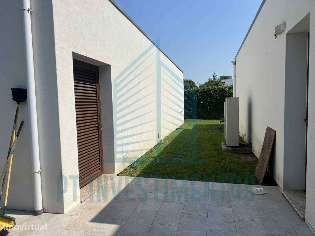 Moradia semi-nova T5+1 em Santa Joana - Aveiro-13