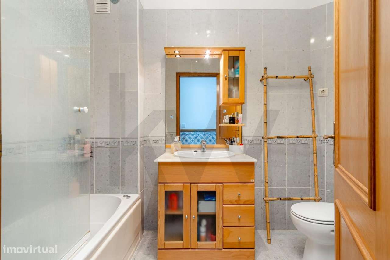 Apartamento T2 com elevador, varandas, arrecadação e Vista Fantástica-15