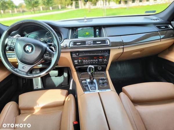 BMW Seria 7 750Li - 13