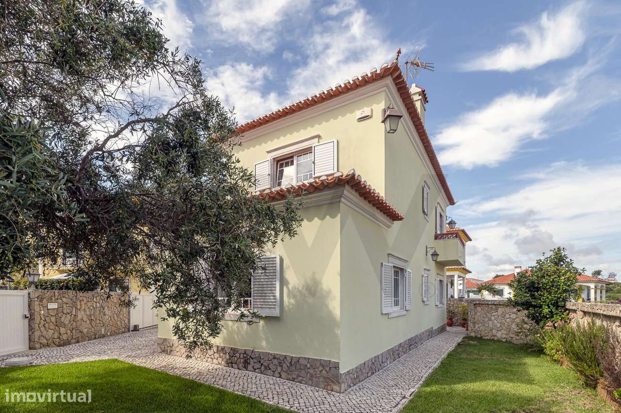 Moradia T4 Independente com Jardim – A 12 min a pé da Praia e 35 min d-7