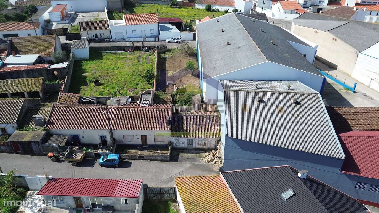 Moradia V2 com Terreno e Anexos - Bombarral - Delgada-21