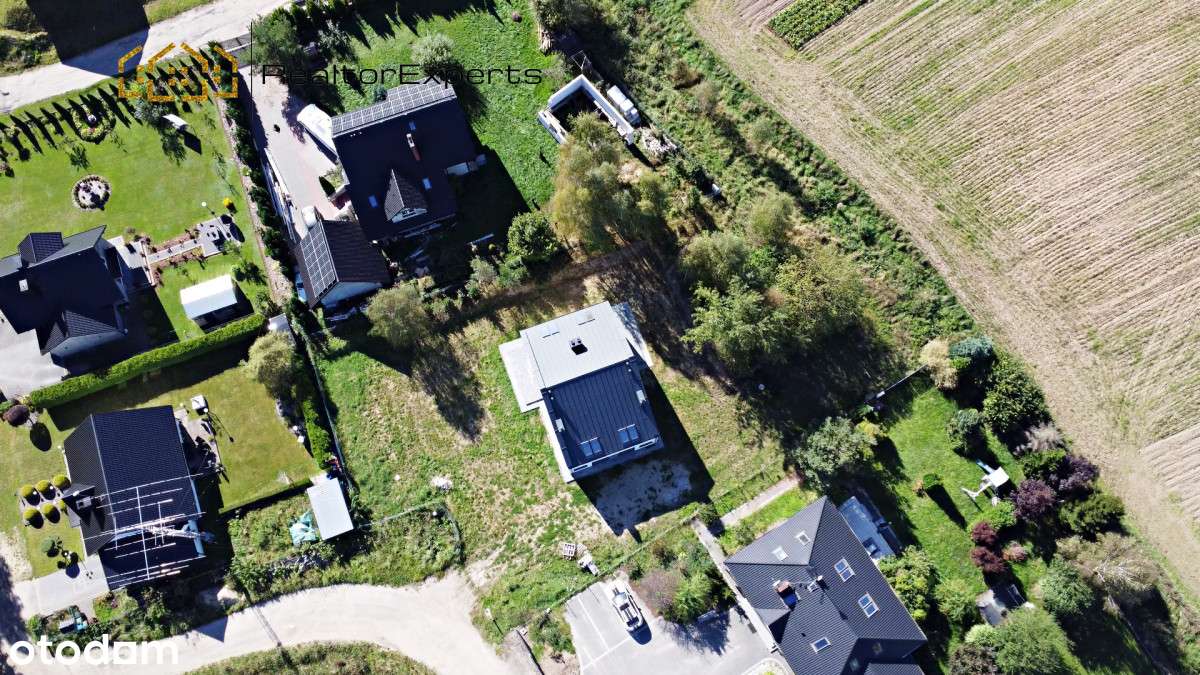 20 min od Gdyni! Połowa domu dwulokalowego!-7