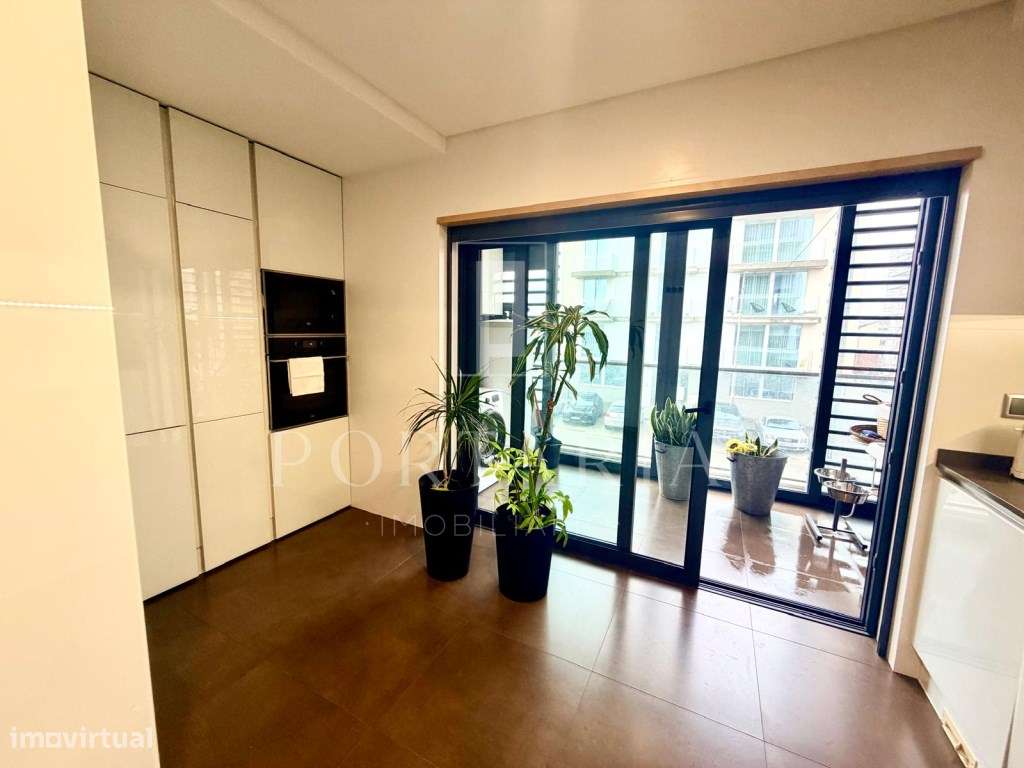 Apartamento T4 com terraço e garagem fechada em Aveiro-8