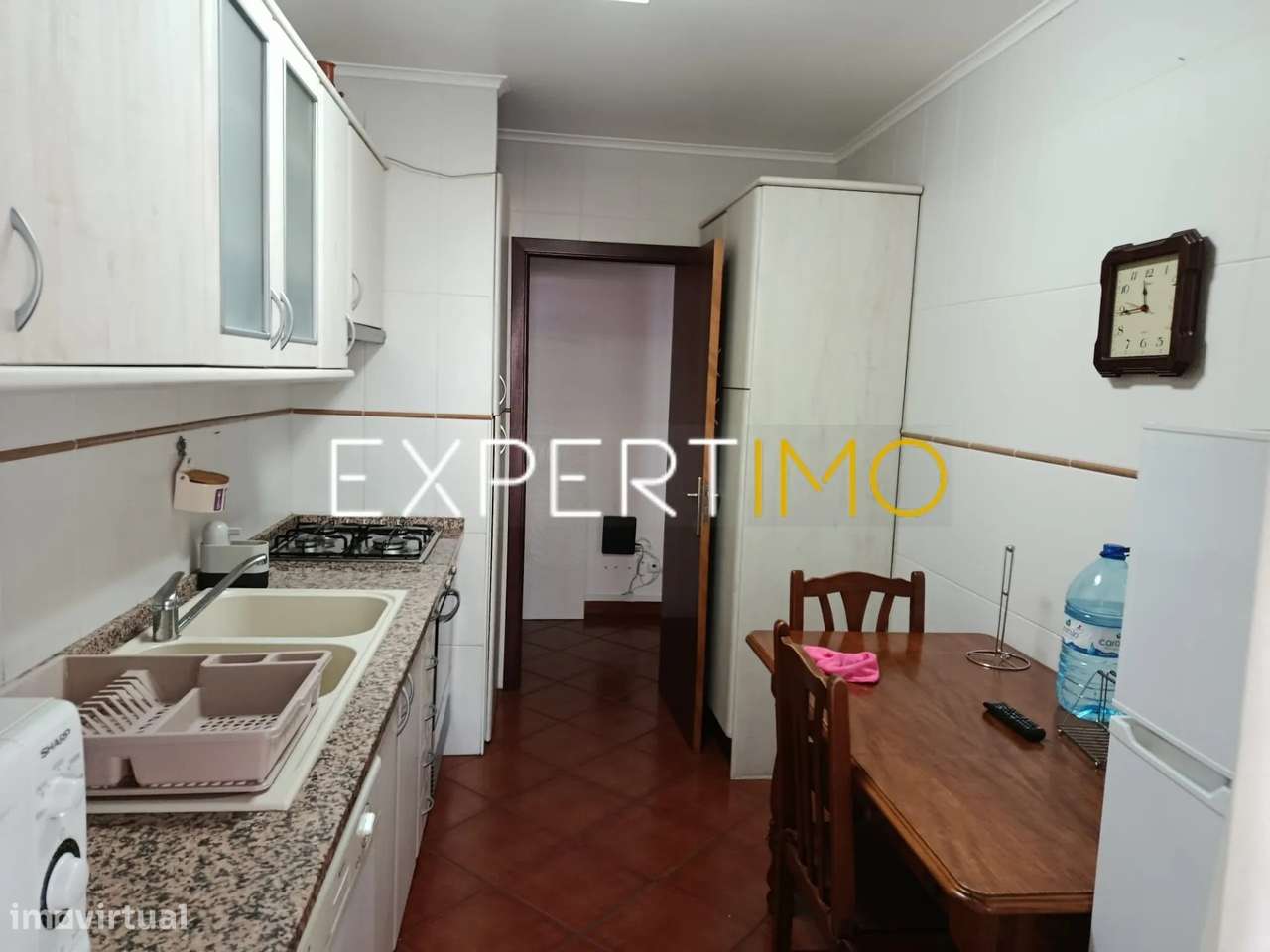 Apartamento T2 R/C mobilado, com varanda e arrecadação-16
