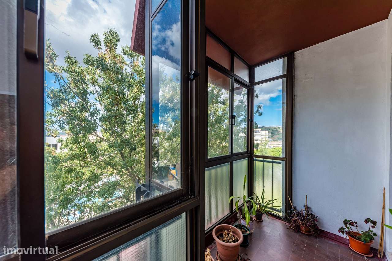 Apartamento T7 com 3 casas de banho e varandas | ou T4 + T3-8