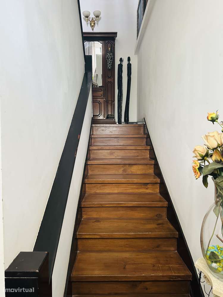 Moradia T3+T2 Bifamiliar para habitação própria ou investimento - Grande imagem: 5/36