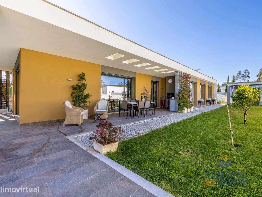 Moradia Térrea T3 Contemporânea com Piscina-51