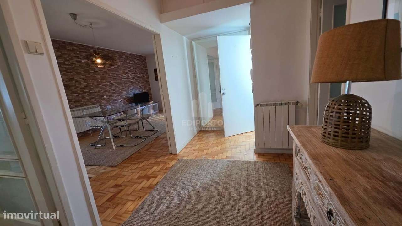 Andar moradia t3 mobilado na Rua do Lidador em Aldoar com jardim e box - Grande imagem: 5/25