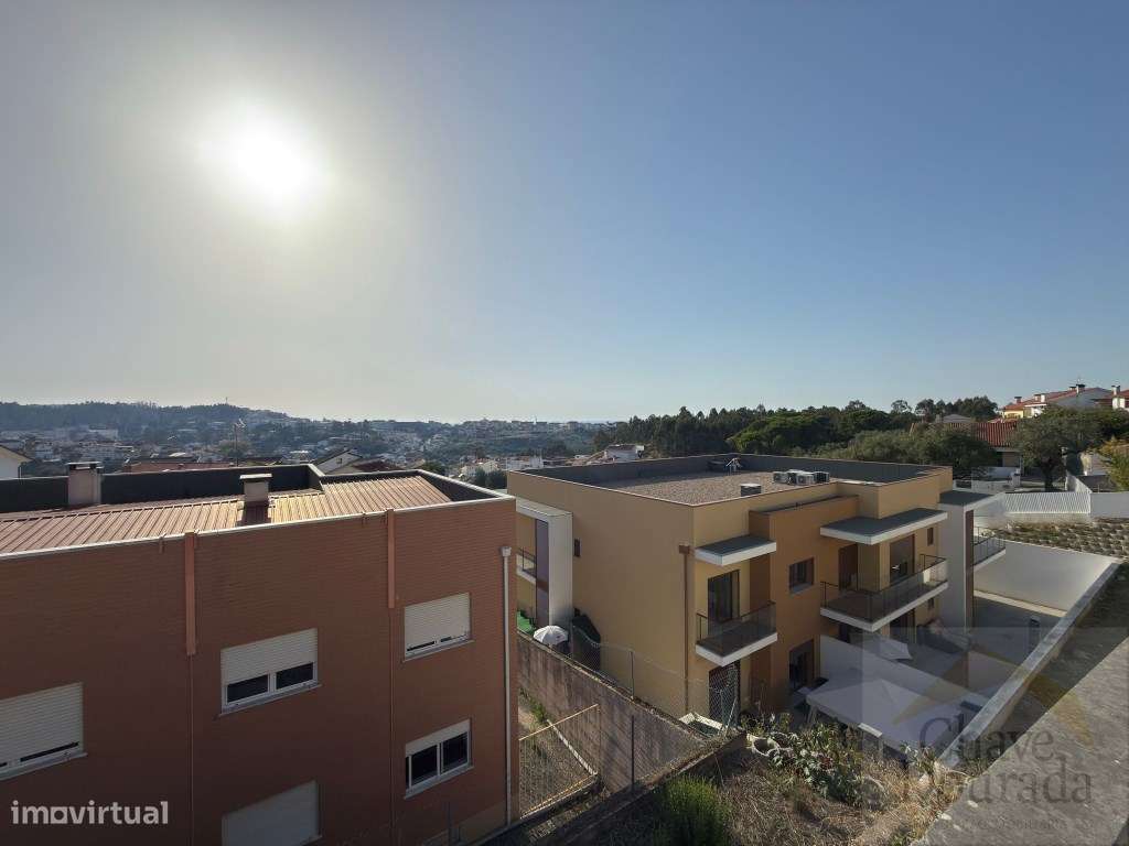 Apartamento T1+2 com garagem, em Santa Clara-3