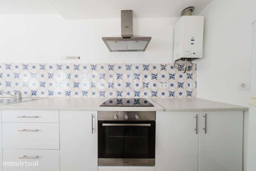 Moradia térrea T1+1 renovada com charme na Rua Direita, 35 mesmo no co-15