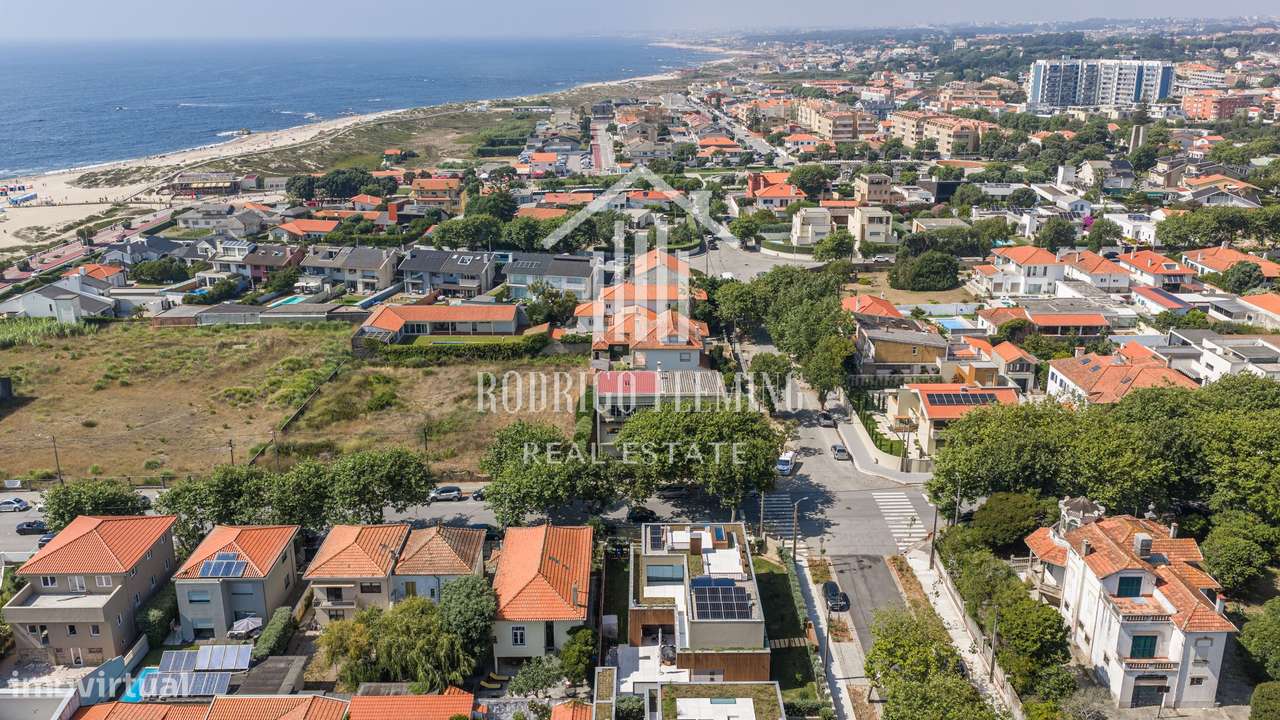 Moradia T4 com Jardim e Vista Mar - MIRAMAR-31