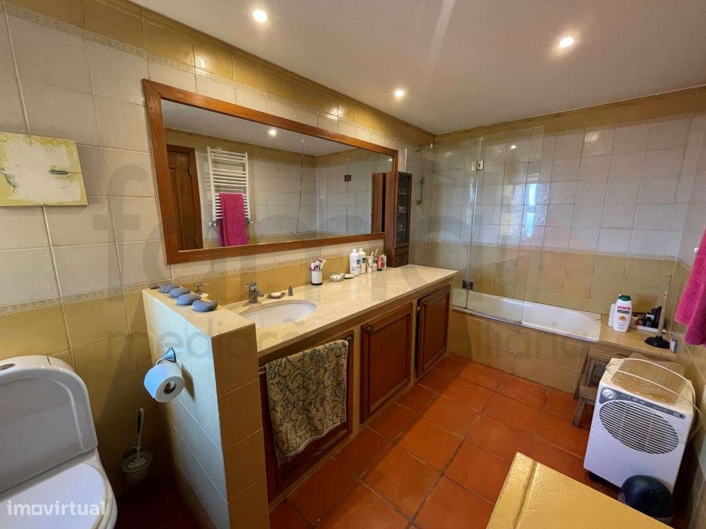 Moradia T5 em Lote Urbano de 5.135m2-55