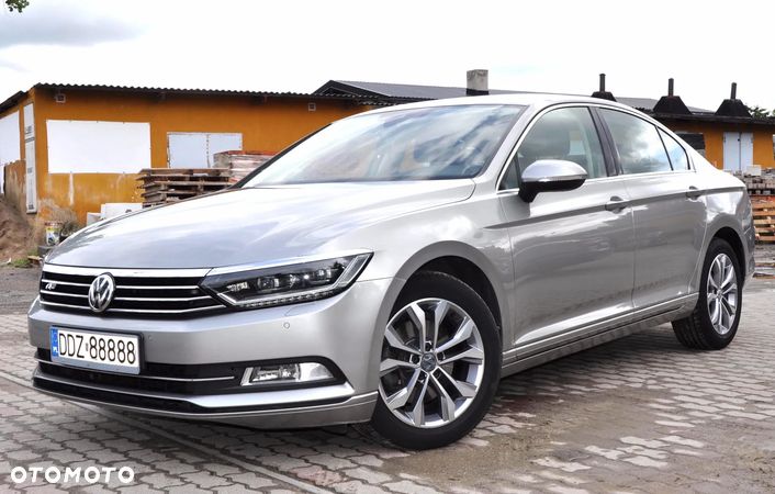 Volkswagen Passat - 1