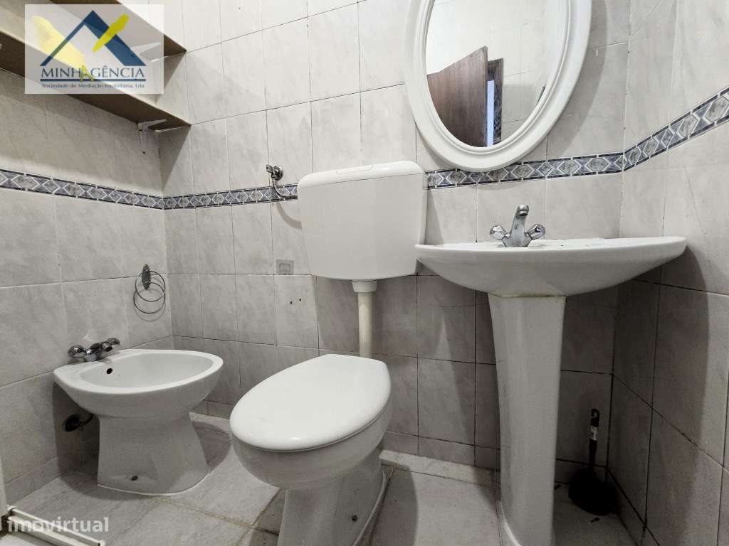 Prédio com 4 frações junto à Av. Luisa Todi em Setúbal-19