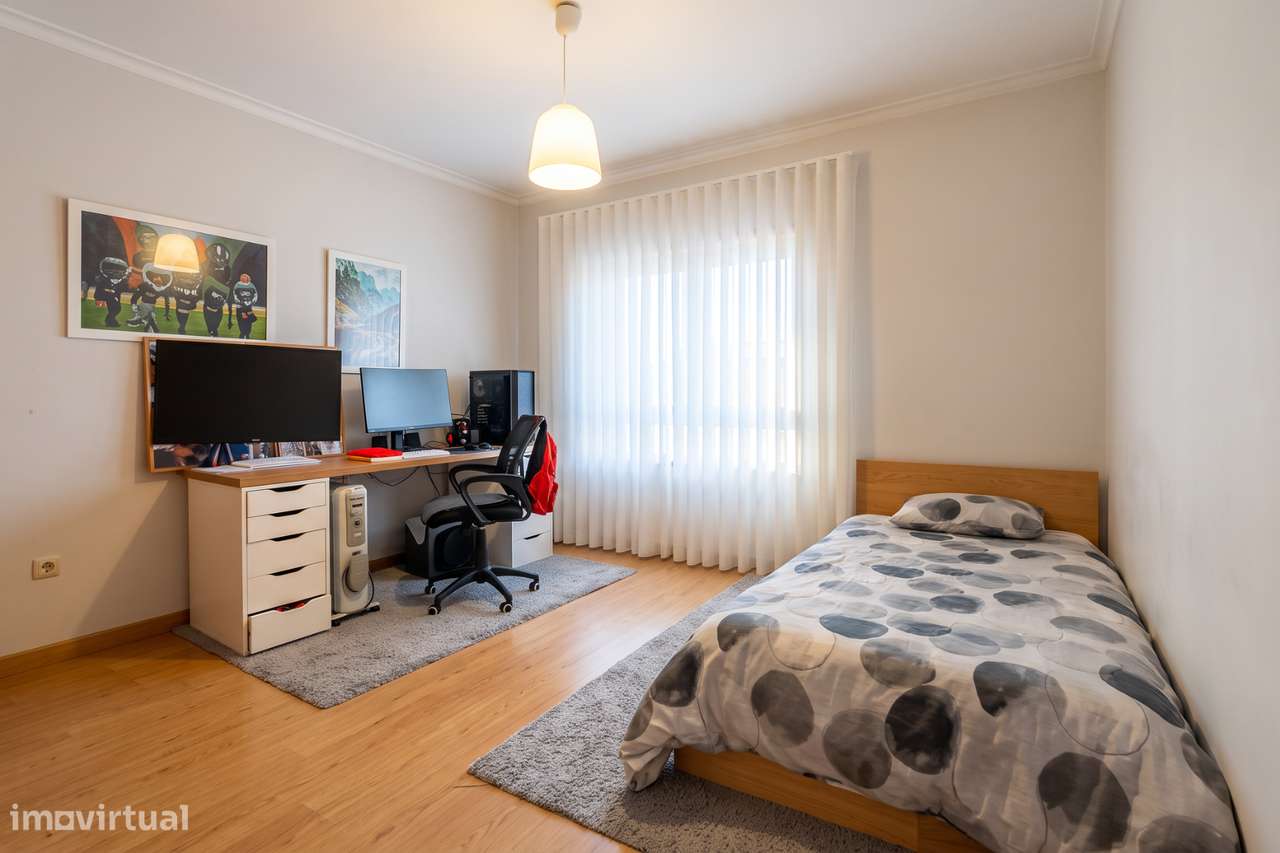 Apartamento T3 com Suíte, Elevador e Garagem em Oliveira do Bairro-10