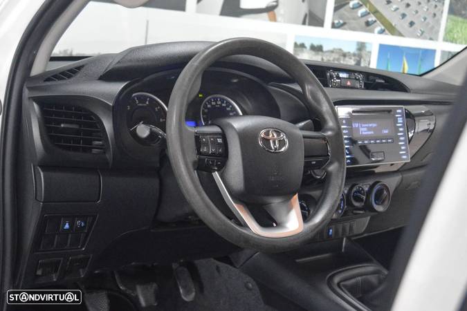 Toyota Hilux 2.4 D-4D 4X4 Cabine Dupla - 26