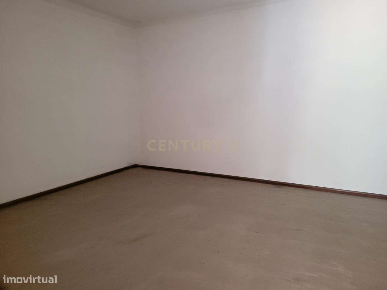 Armazém Industrial para Venda em Coz, Alcobaça com 2.300m² - Grande imagem: 5/29