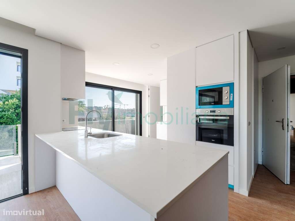 Apartamento T3 com Excelentes Áreas em Zona Central de Lousada-8
