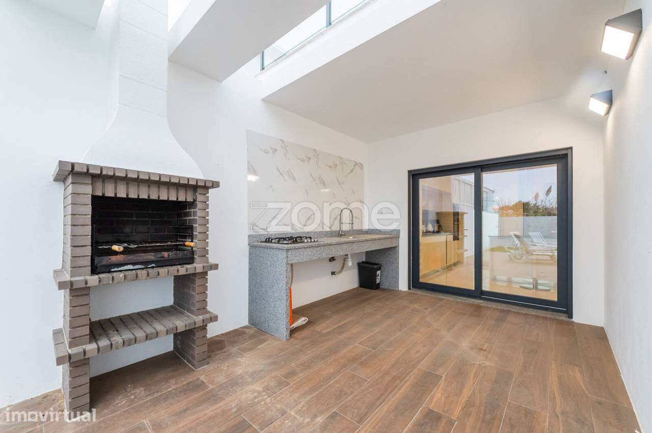 Moradia T4 com psicina-33