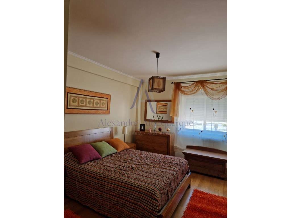 Apartamento T2 com lugar de Garagem e Elevador-16