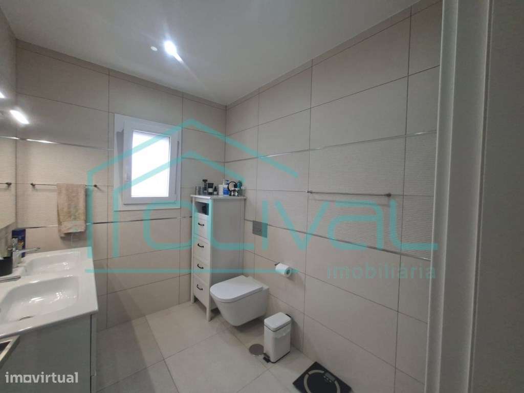 Apartamento T3 com Excelente Áreas-21
