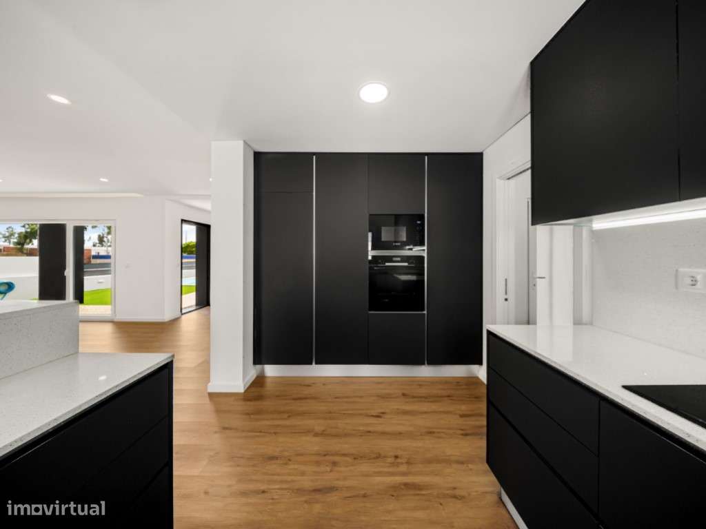 Moradia T3 Isolada com Piscina-4