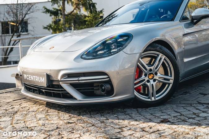 Porsche Panamera Turbo Sport Turismo - 2